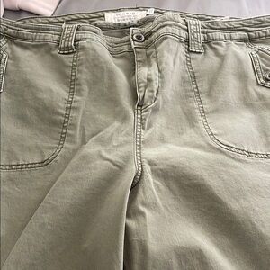 Olive Green capris ￼
Army green ￼
Cargo style Capris